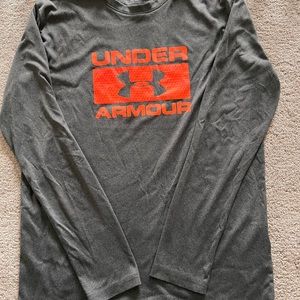 Under Armour youth XL long sleeve shirt EUC